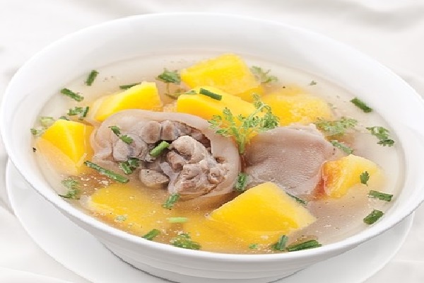 canh bí đỏ hầm đuôi heo