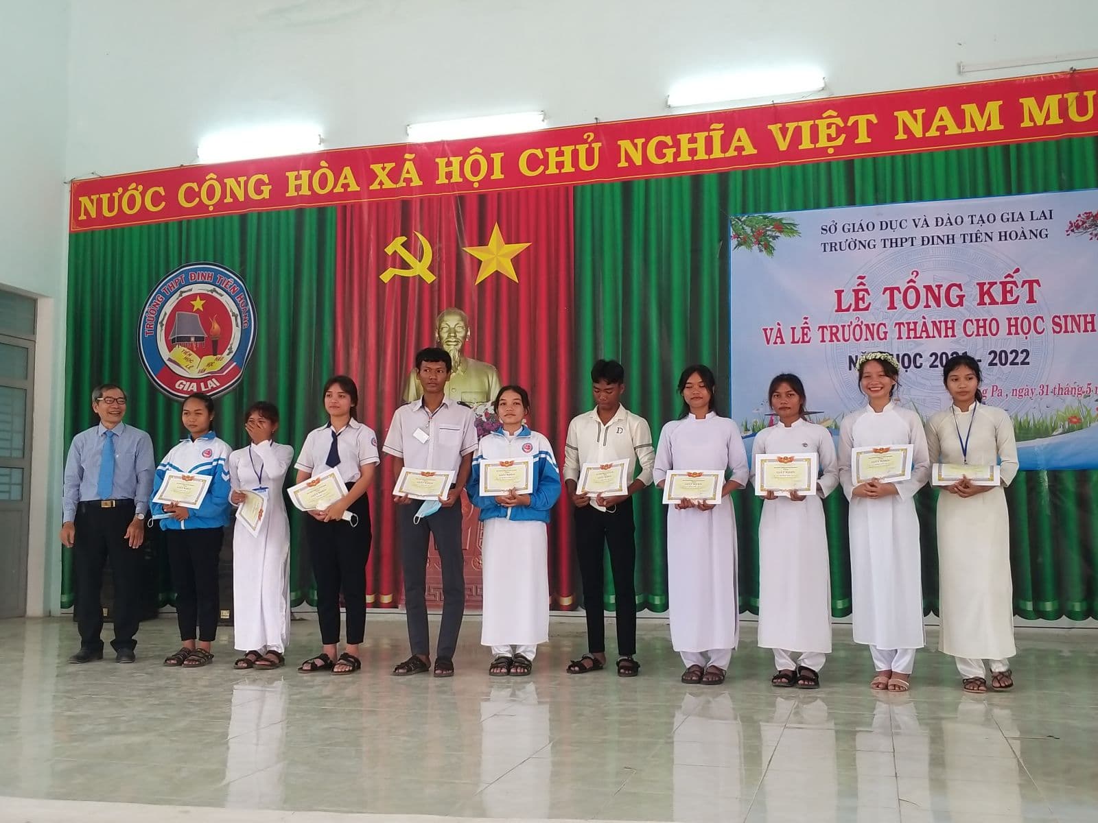 danh gia truong thpt dinh tien hoang gia lai co tot khong 2