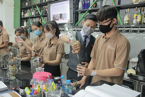 học bartender