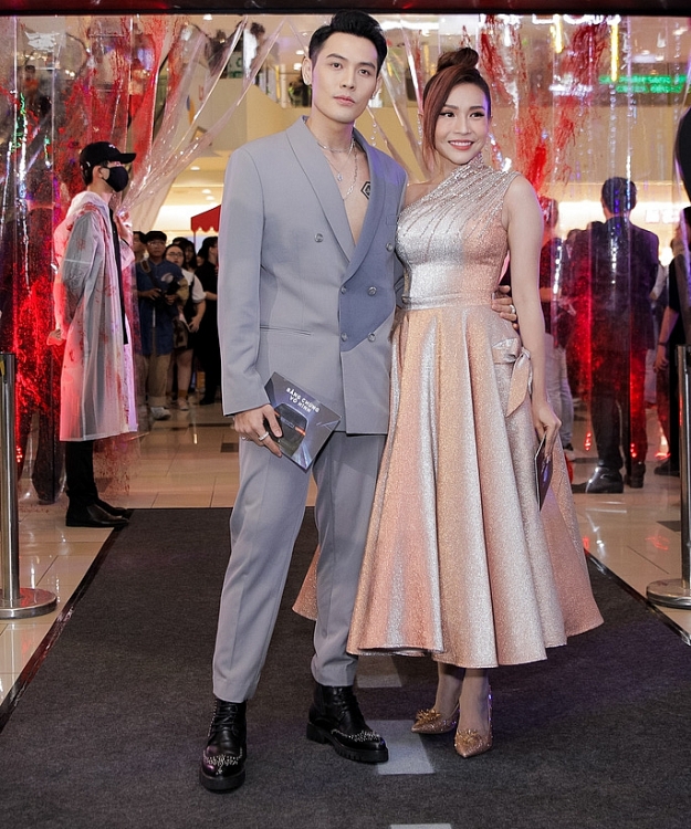 5557 KhY NhY va Vo YYng Khoa.dinh nhY hinh vYi bong